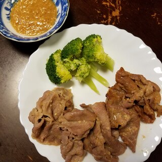 肩ロース薄切り豚肉の柔らかしょうが焼き